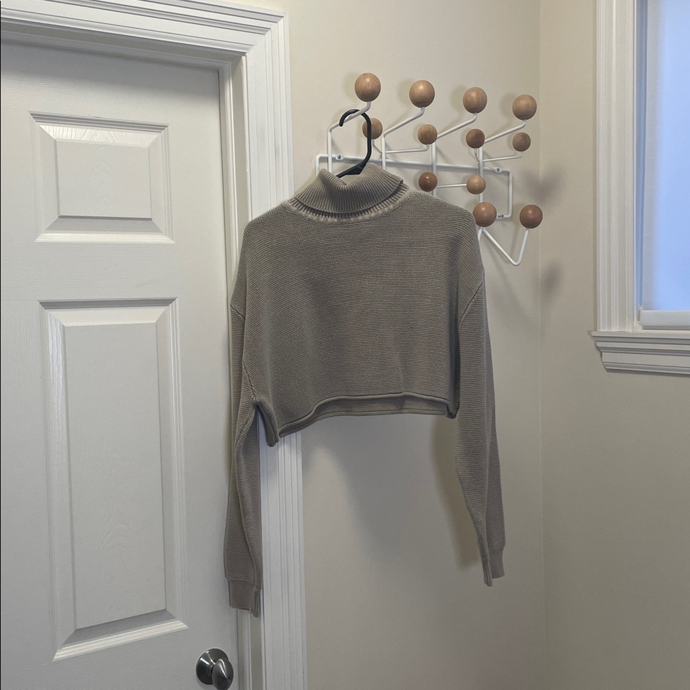 Zara - Cropped Boxie Turtle Neck - Neutral Light Brown - L